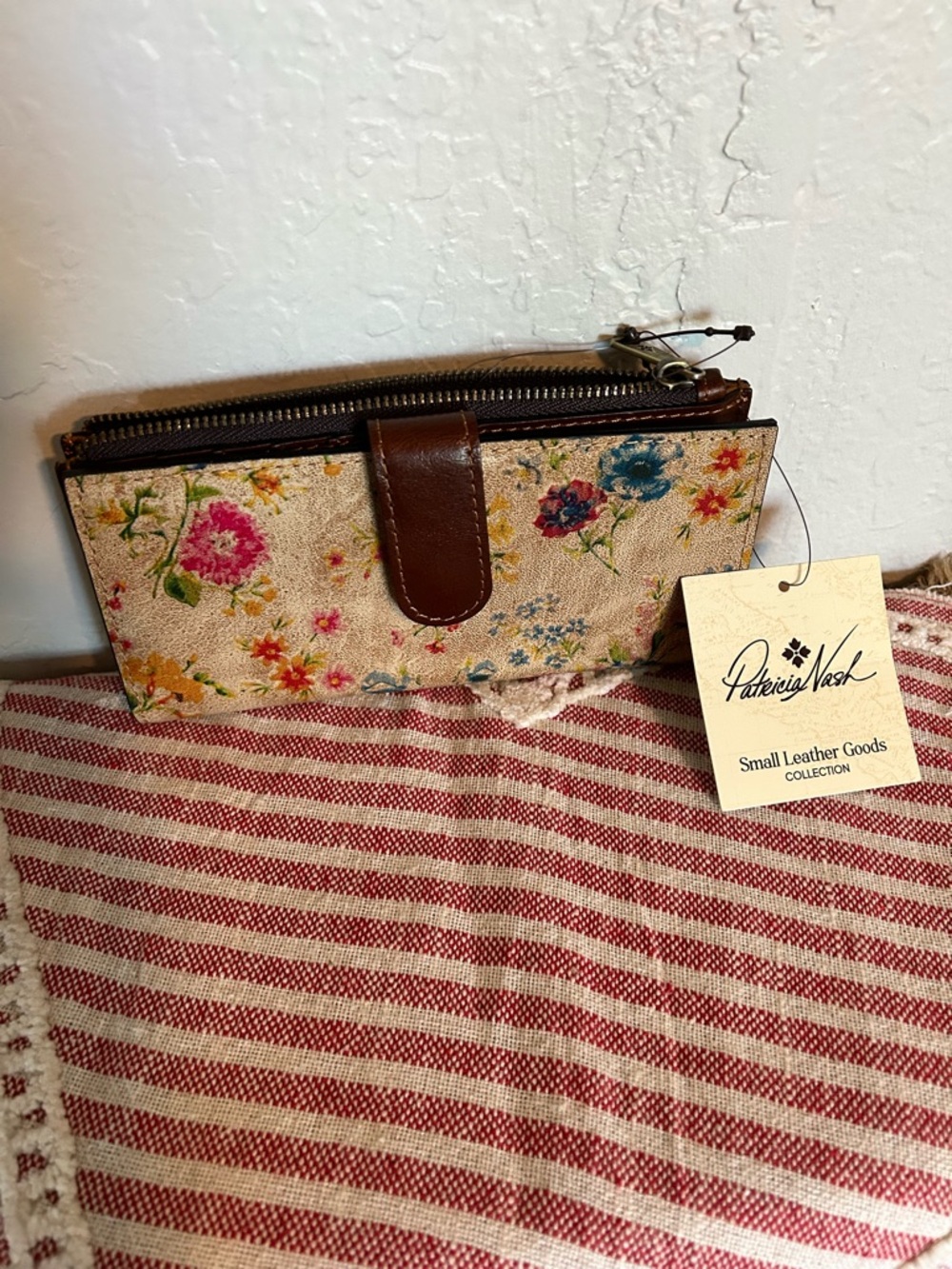 $99 MSRP Patricia Nash Nazari Leather Bifold Wallet in the Prairie Rose floral